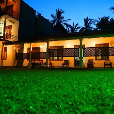 Vishmee Holiday Inn Embilipitiya Eksteriør bilde