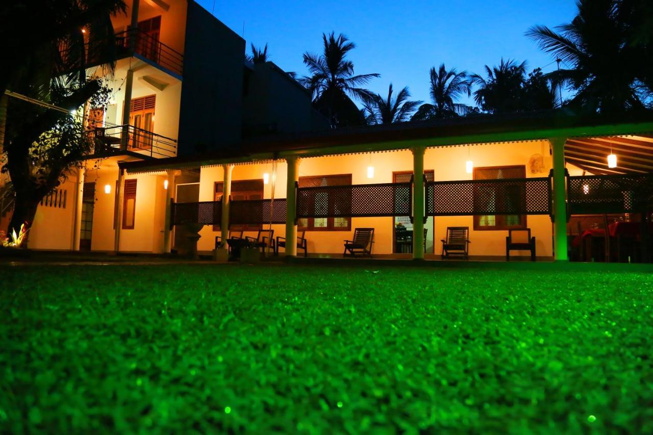 Vishmee Holiday Inn Embilipitiya Eksteriør bilde