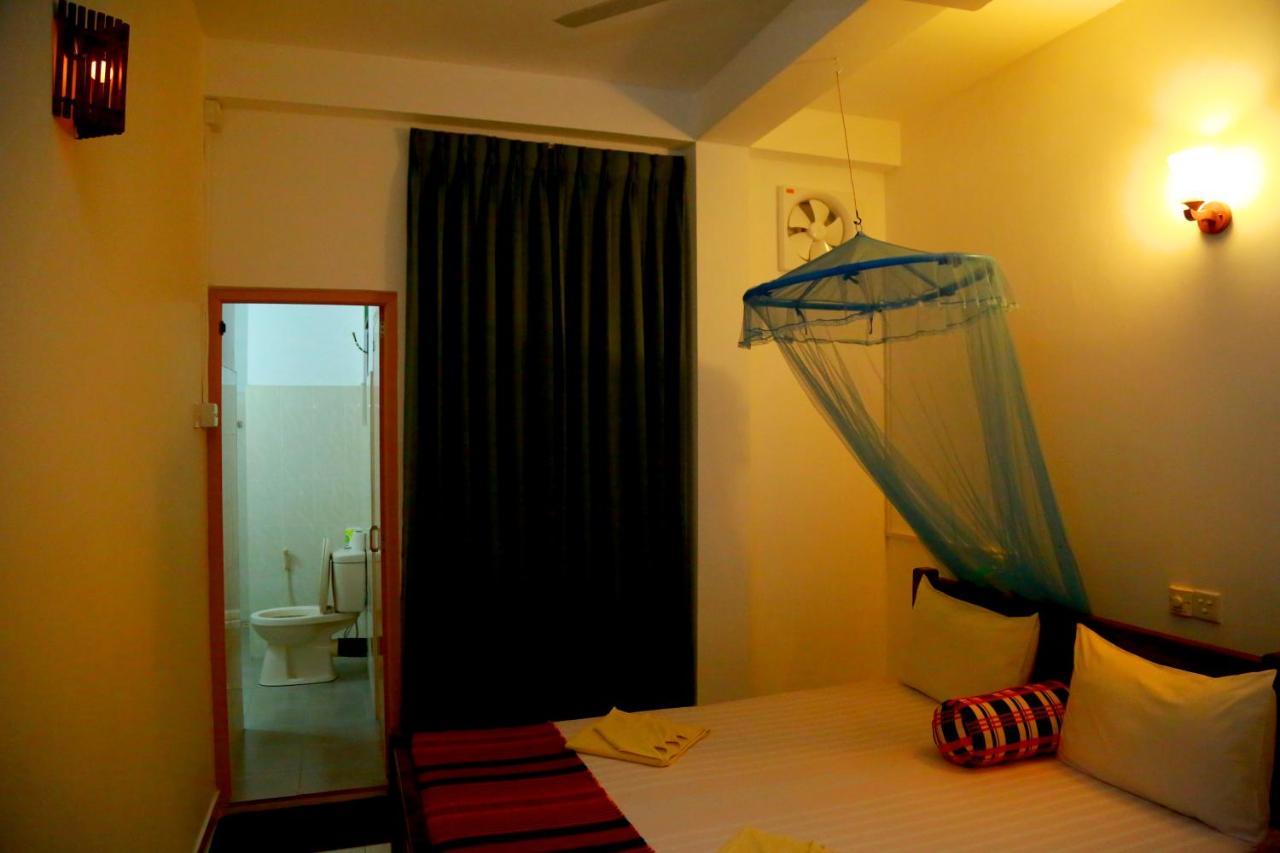 Vishmee Holiday Inn Embilipitiya Eksteriør bilde