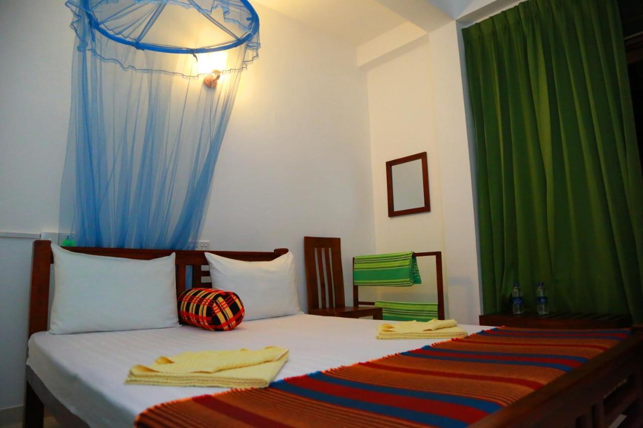 Vishmee Holiday Inn Embilipitiya Eksteriør bilde