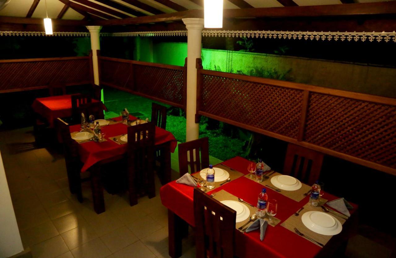Vishmee Holiday Inn Embilipitiya Eksteriør bilde