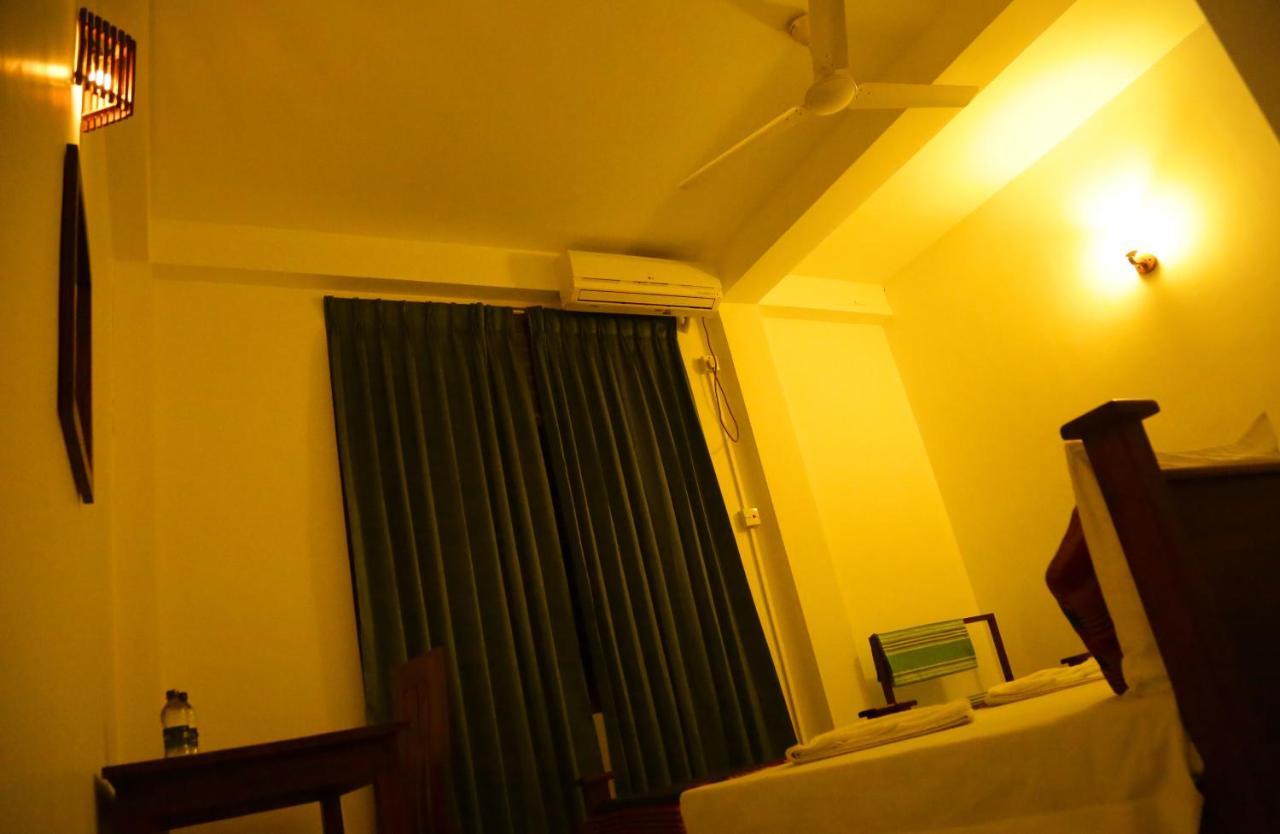 Vishmee Holiday Inn Embilipitiya Eksteriør bilde