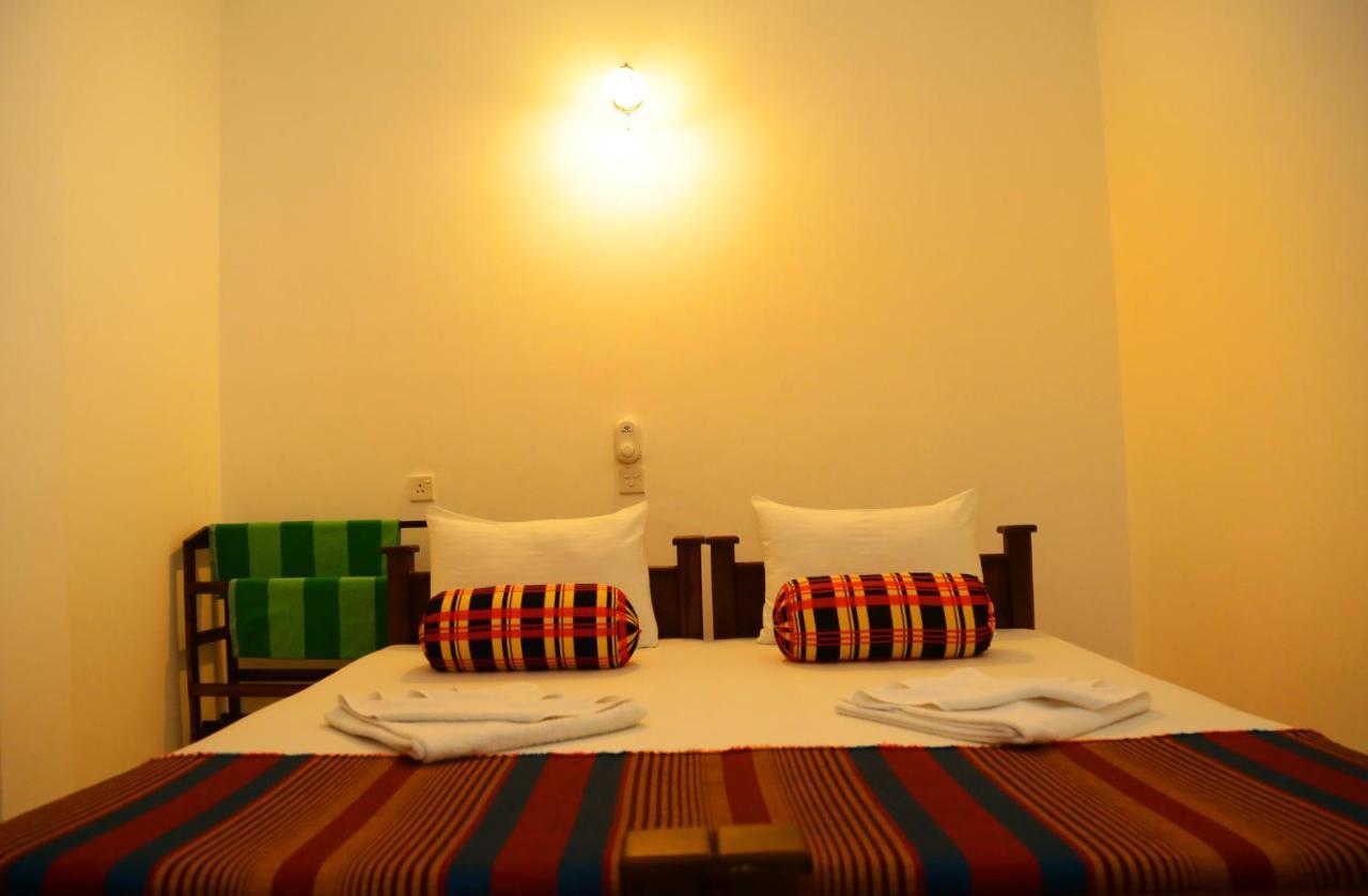 Vishmee Holiday Inn Embilipitiya Eksteriør bilde