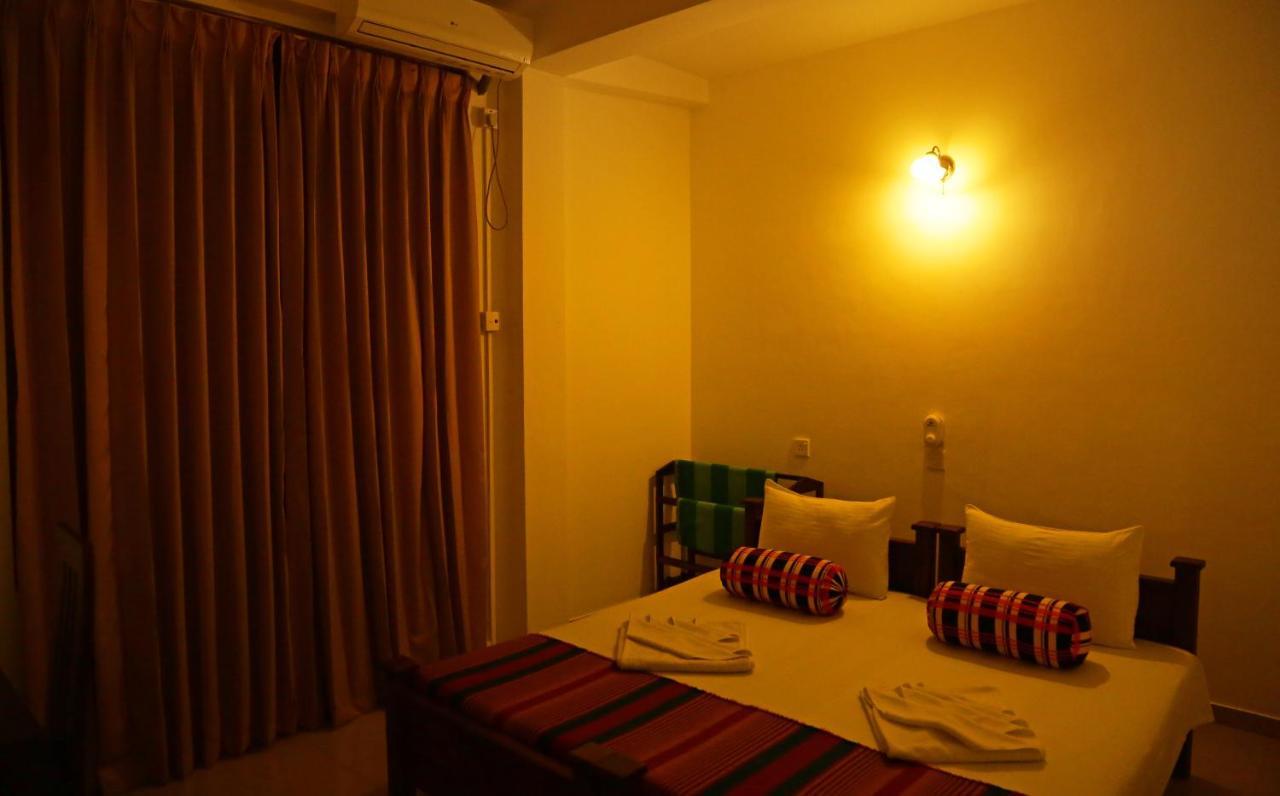 Vishmee Holiday Inn Embilipitiya Eksteriør bilde