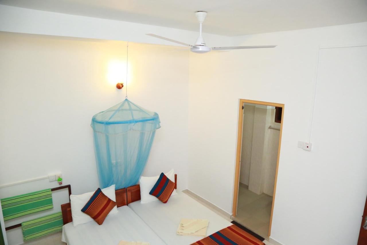 Vishmee Holiday Inn Embilipitiya Eksteriør bilde